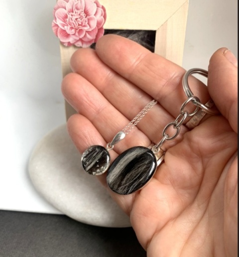 wisiorek i brelko z sierścią - zestaw pamiątek po pupilu wisiorek i brelko z sierścią - zestaw pamiątek po pupilu