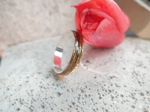 Obrączka z sierścią pupila ze srebra 925 — biżuteria pamiątkowa