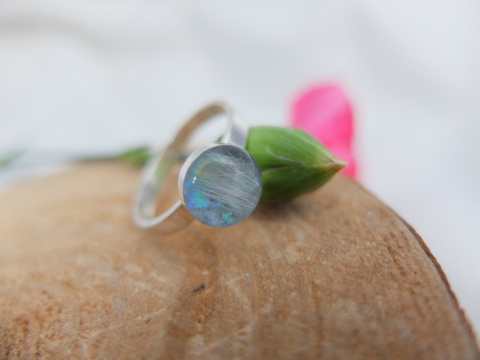 Pierścionek z sierścią