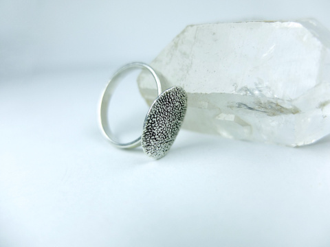 Pierścionek z odciskiem łapki lub noska