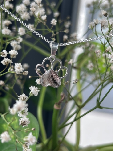 Wisiorek łapka z sierścią