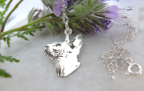 Wisiorek z kotem sfinksem