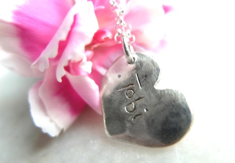 Wisiorek z odciskiem łapki lub noska